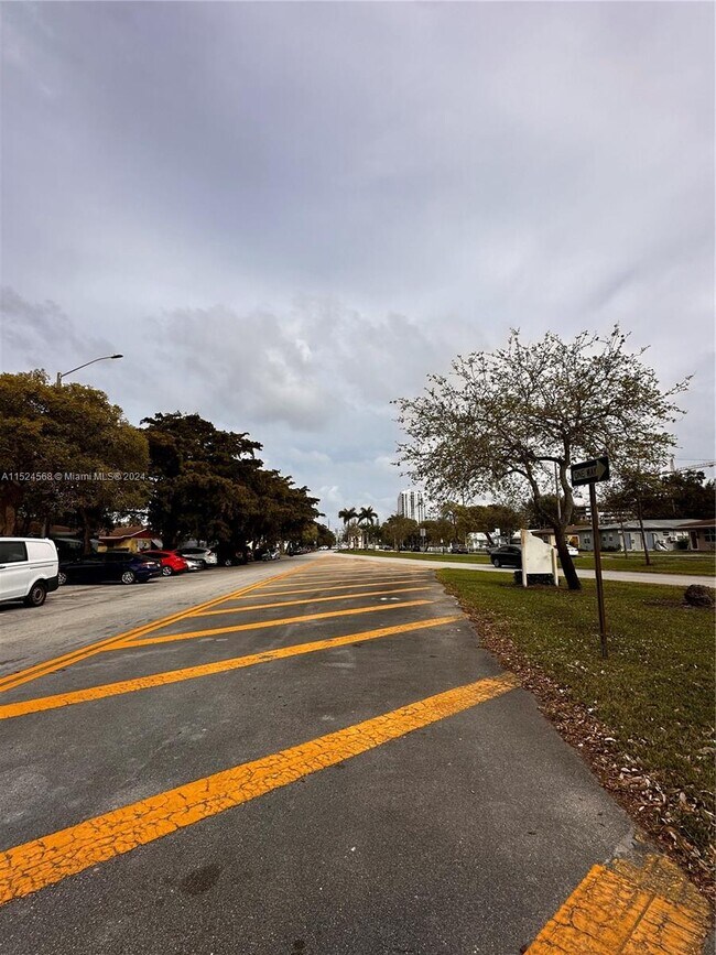 Foto del edificio - 2215 NE 172nd St