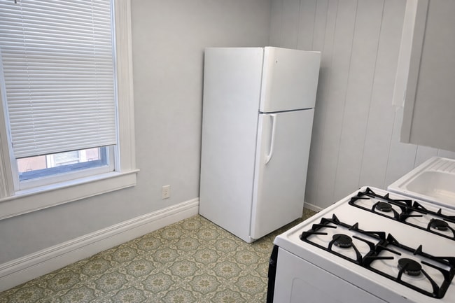 Building Photo - 3544 Bell St