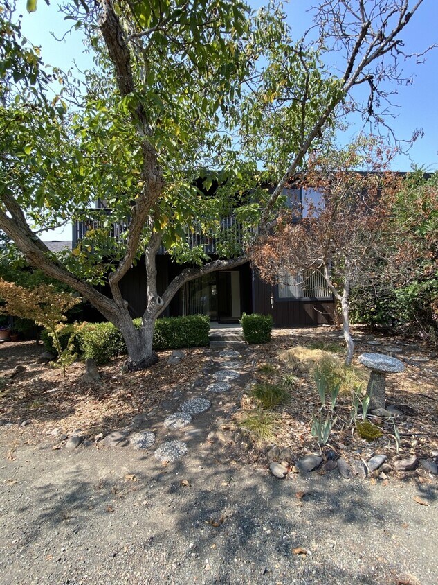 390 Los Alamos Rd, Santa Rosa, CA 95409 Townhome Rentals in Santa