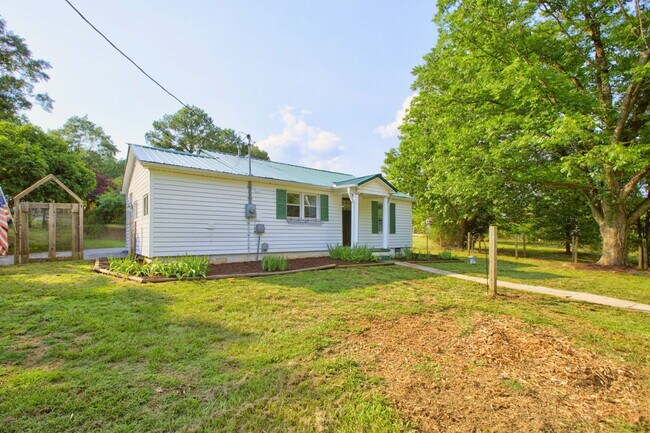 Building Photo - 611 Holston Creek Church Rd