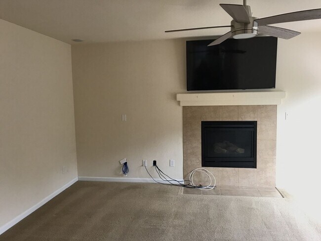 Foto del edificio - Beautiful Home in a gated community