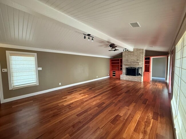 Building Photo - 821 Laura Belle Dr