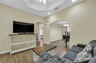 Building Photo - 2037 Diaz Ave