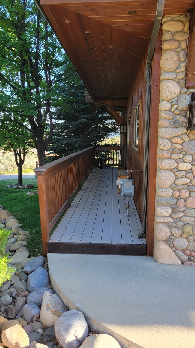 Building Photo - 50 50 Riv Oaks Dr