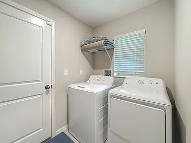 Building Photo - Well-Located Home Near Amenities | Lake Access + Pet Negotiable