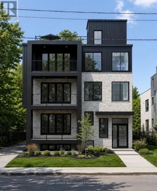 Building Photo - 344 Tweedsmuir Ave