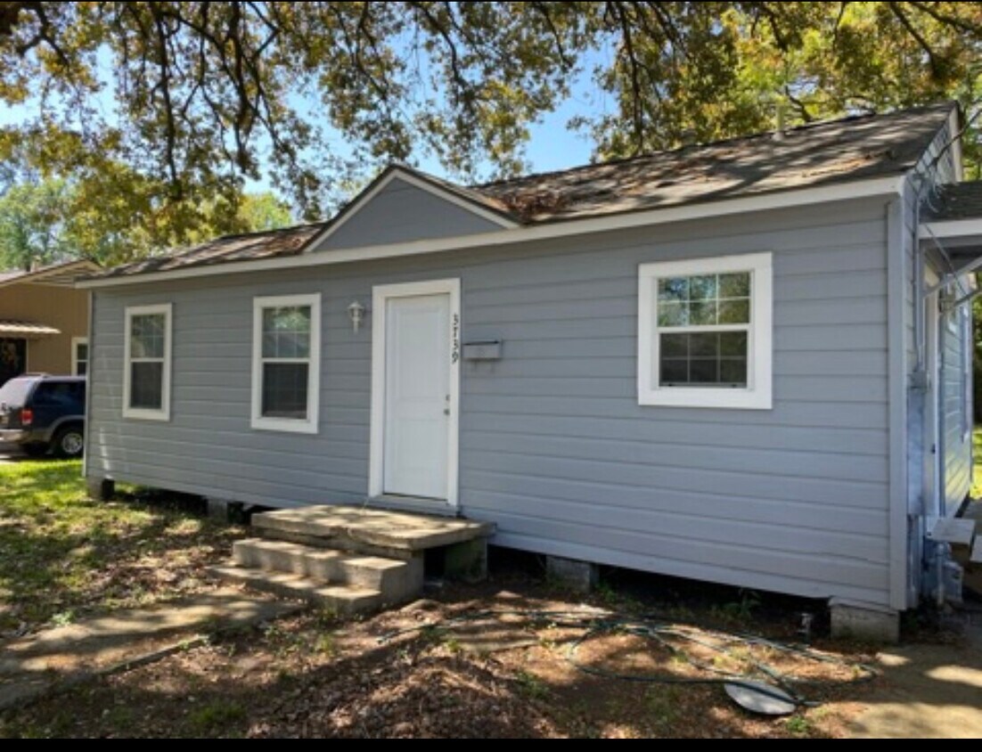 Front - 3739 Webb Dr