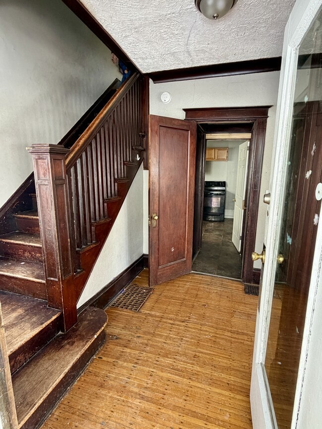 Building Photo - 175 Selye Terrace