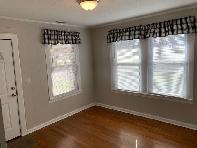 Foto del edificio - 2 Bedroom/1 Bath Cute Cottage across Bordon Park Kingsport, TN