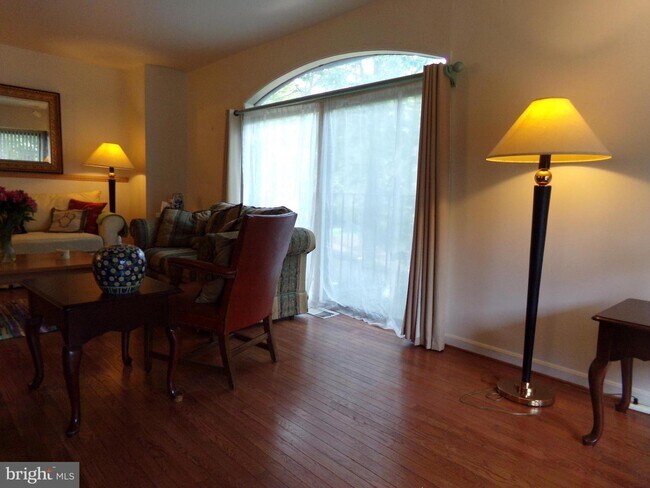 Building Photo - 4944 Schuyler Dr