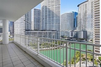 Building Photo - 801 Brickell Key Blvd