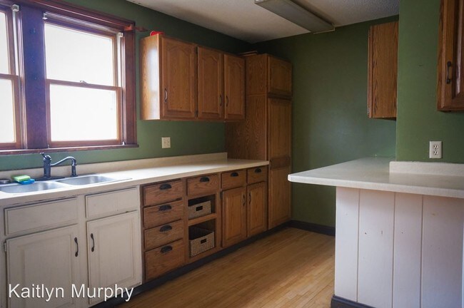 Foto del edificio - 5 br, 1.5 bath House - 1110 Harrison Street