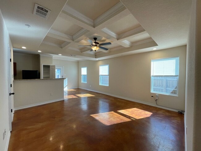 Building Photo - Town home for rent