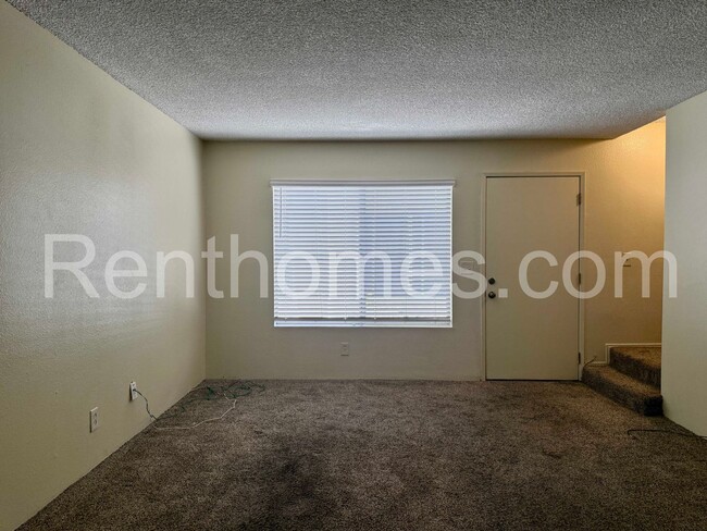 Foto del edificio - Bay Park, 5725 Linda Vista Road #6- Close ...