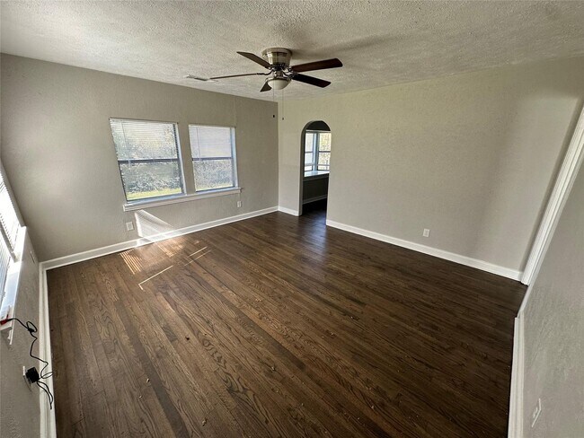 Building Photo - Close to UNT! Updated Home with Huge Yard & Flexible Layout