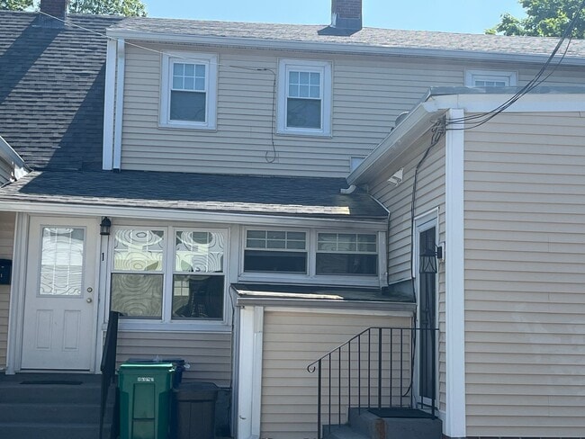 Building Photo - 1-3 Mechanic / 156-158 Main