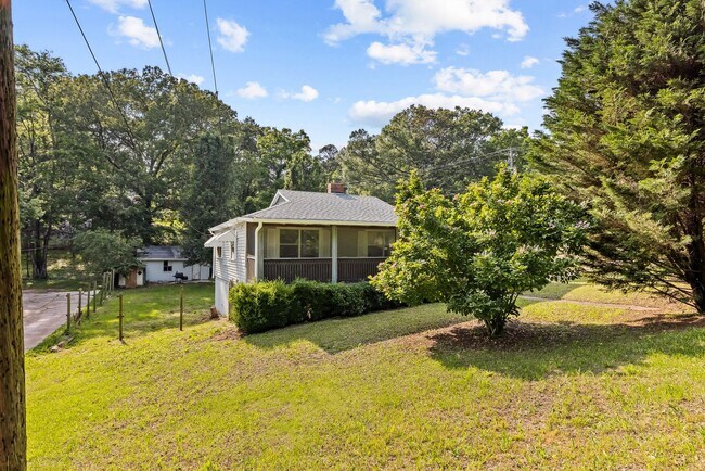 Building Photo - Spacious beautiful 4-bedroom 2 bath home