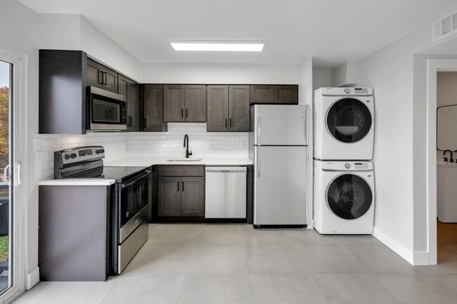 Building Photo - Timberfalls Townhomes