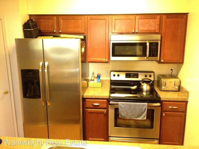 Building Photo - 2 br, 2 bath House - 3845 Lasalle Dr. #109
