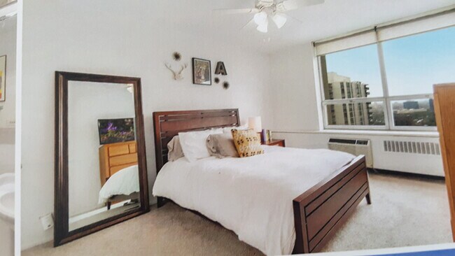 Foto del edificio - 70 W Burton Pl