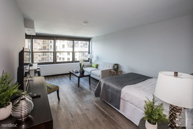 Building Photo - 1142 S Michigan Ave