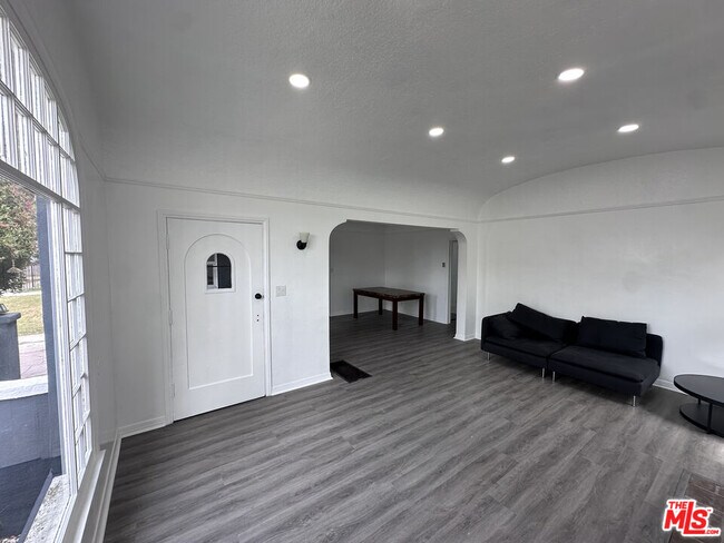 Foto del edificio - 1116 W 64th St
