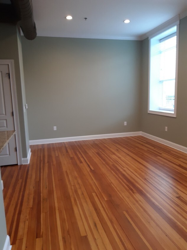 Foto principal - 136 1/2 W Main St