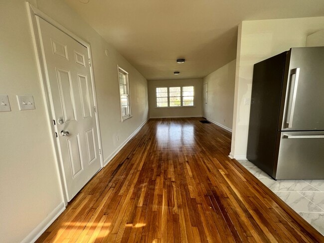 Building Photo - Newly renovated 3 bed 2 bath for rent!