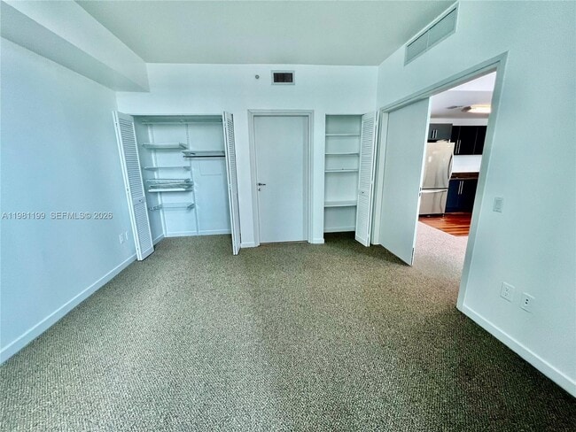 Foto del edificio - 300 S Biscayne Blvd