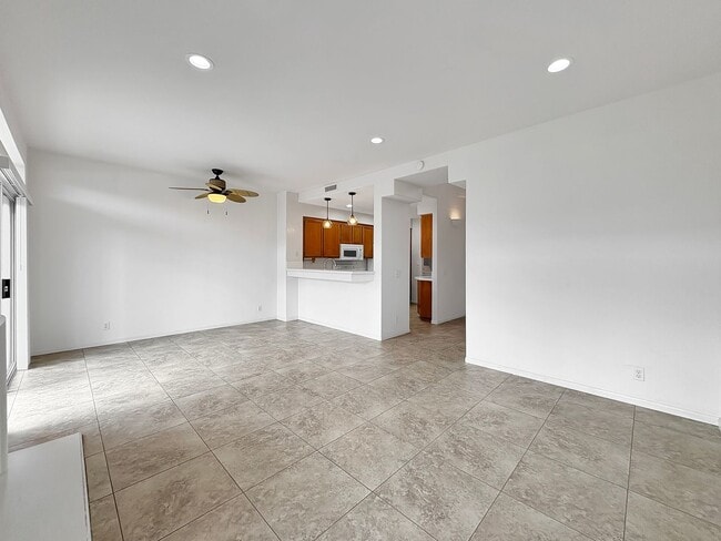 Foto del edificio - Beautiful 2B/2.5BA Two-Story Home with AC,...
