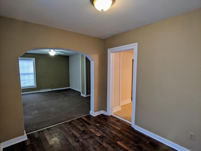 Building Photo - 1006 Dunham St