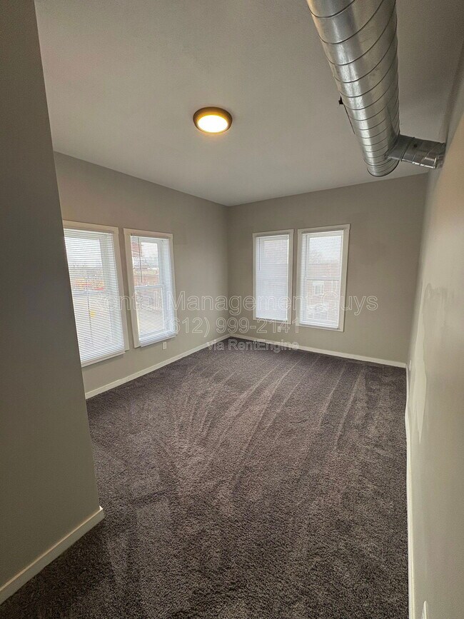 Foto del edificio - 1500 W Broadway