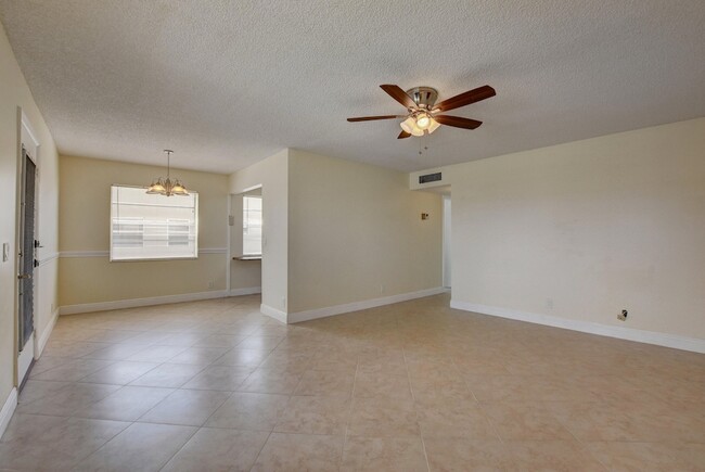 Building Photo - 127 Burgundy B
