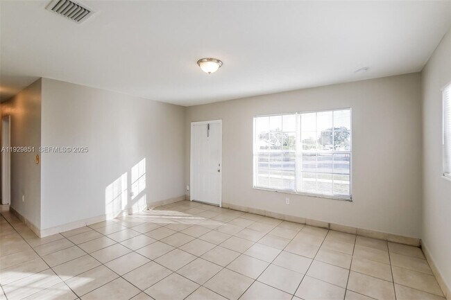 Foto del edificio - 1231 NE 214th St