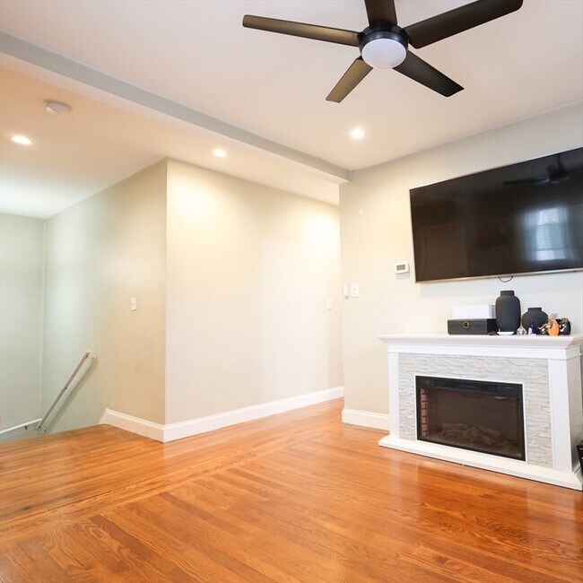 Building Photo - 43-45-45 Belnel Rd