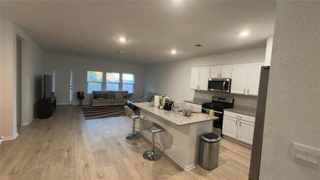 Foto del edificio - 2512 Hackamore Dr