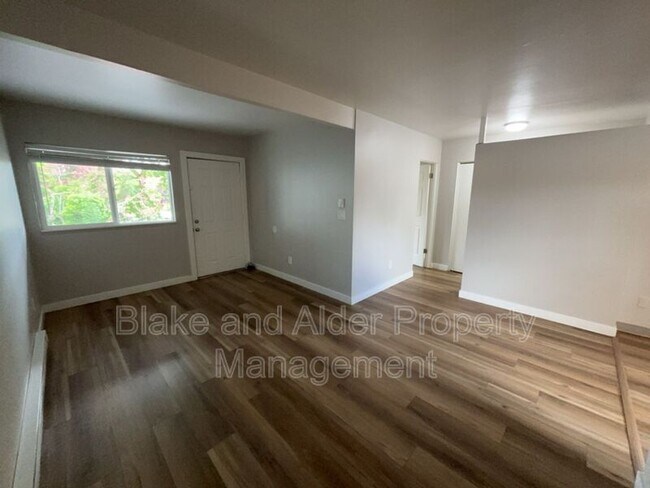 Foto del edificio - 5950 SW Hall Blvd