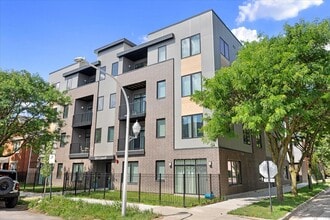 Building Photo - 204 S Leavitt St