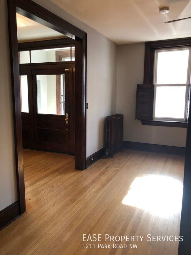 Foto del edificio - 1211 Park Rd NW