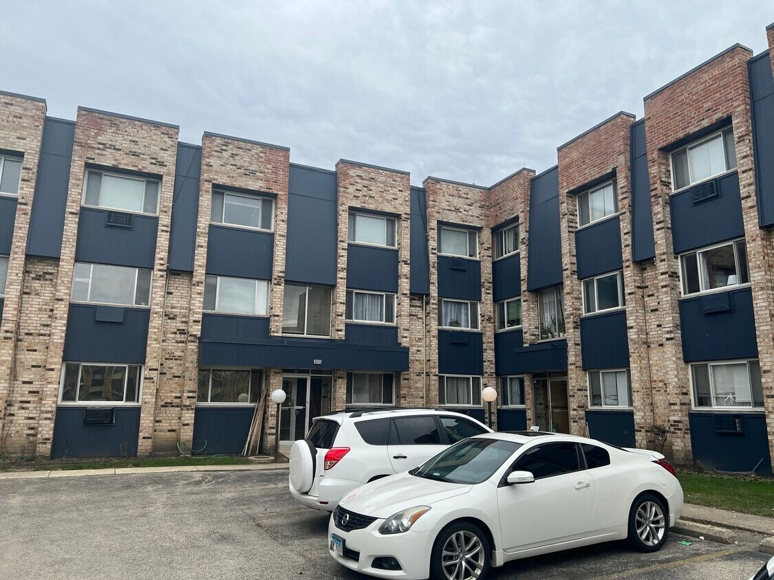 8635 Foster Ave Unit 3B, Chicago, IL 60656 Condo for Rent in Chicago