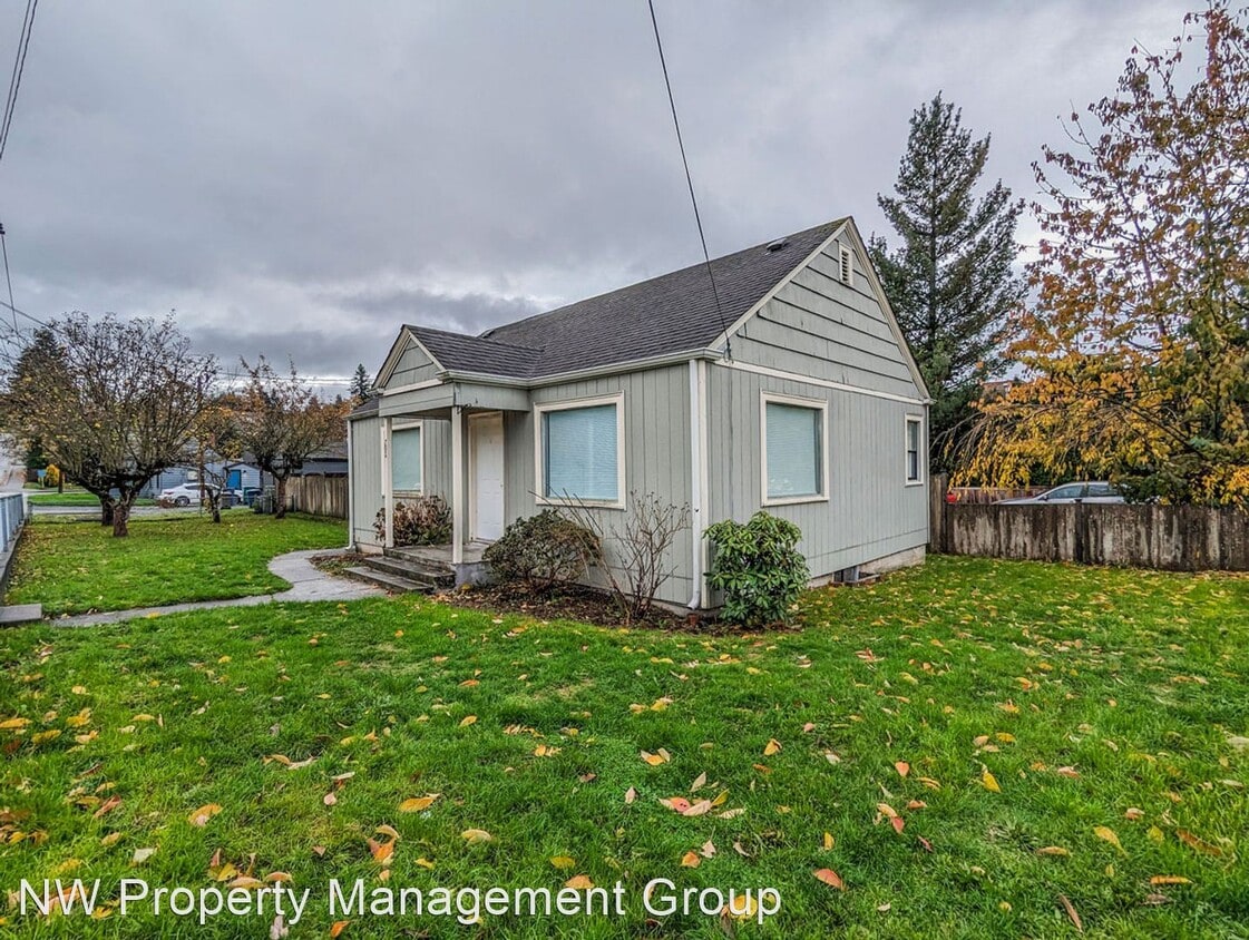 Primary Photo - 2 br, 1 bath House - 702 E 3rd Street