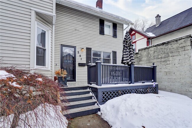 Foto del edificio - 249 S Goodman St