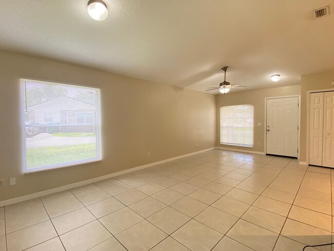 Foto del edificio - 2 Bedroom, 2 Bath Duplex with 1 Car Garage...