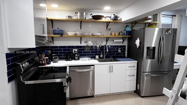 Building Photo - 320 S 28th Ave