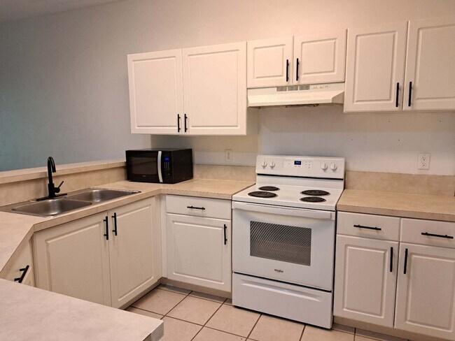 Foto del edificio - 13200 W Newberry Rd