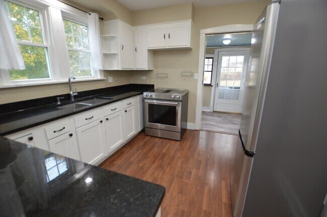 Foto del edificio - 3916 E Lake Shore Dr