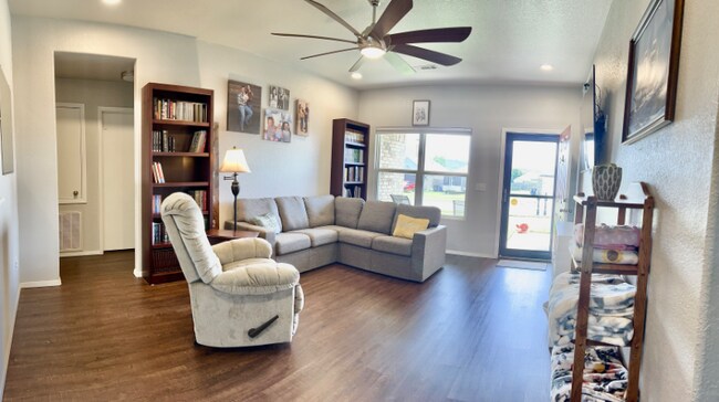 Foto del edificio - 1460 General Marmaduke Dr