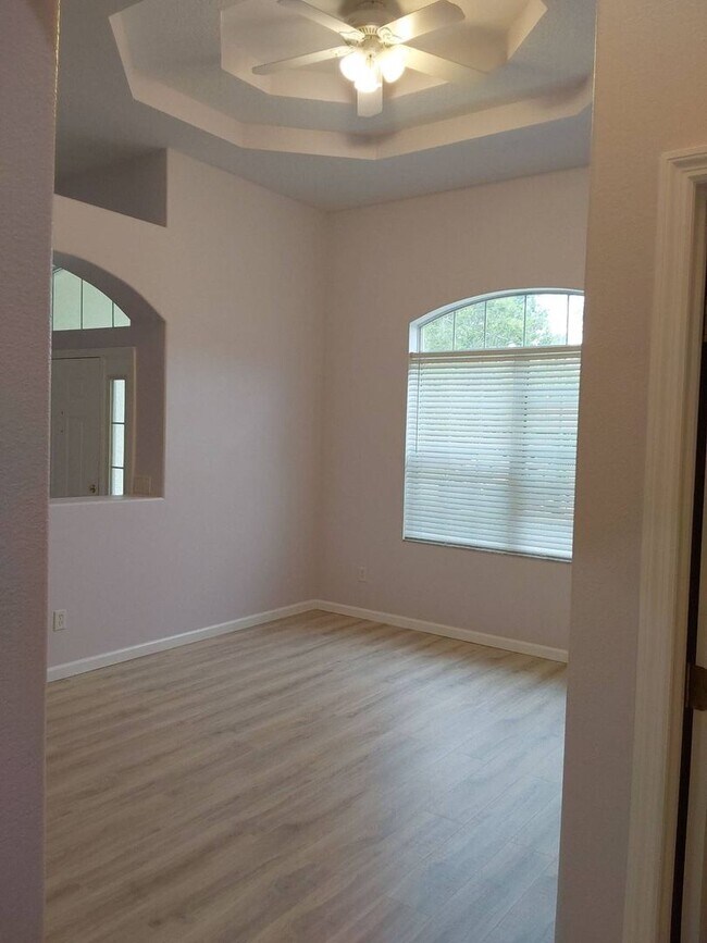 Foto del edificio - Cozy 3/2/2 single family house with screen...