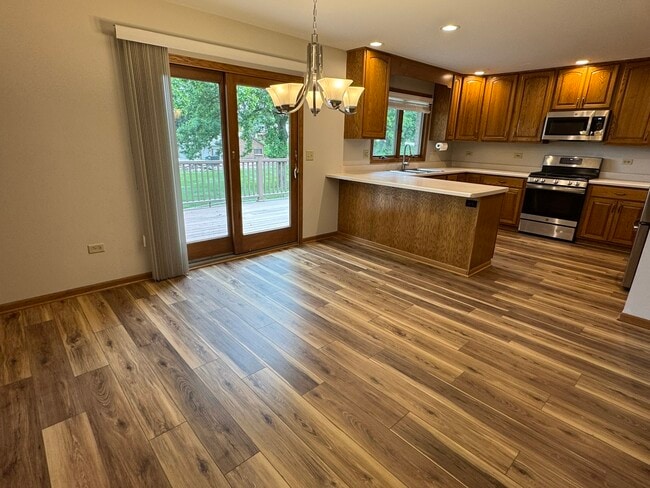 Foto del edificio - 881 Glenmore Ct