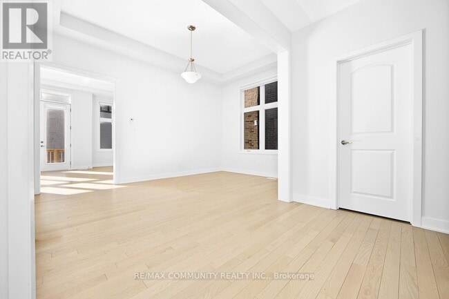 Photo du bâtiment - 1039 Thompson Dr